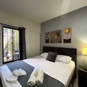  Hostal International